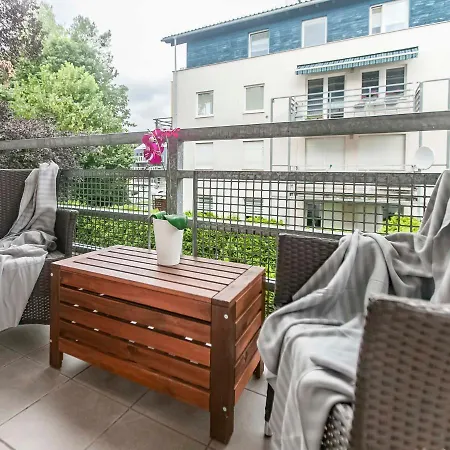 Apartament przy plaży z parkingiem - Okrzei 12