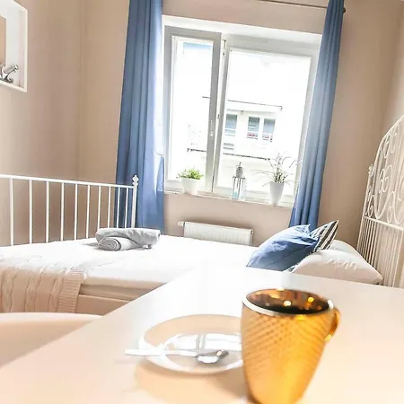 Apartament przy plaży z parkingiem - Okrzei 12