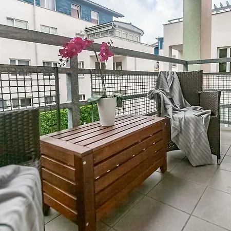 Apartament Apartament przy plaży z parkingiem - Okrzei 12